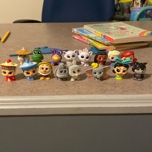 16 Disney doorables